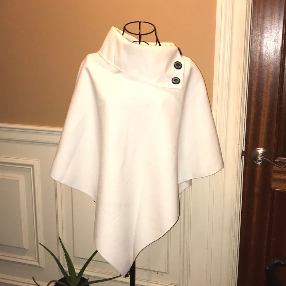 ❤️ Elegant White Italian Poncho ❤️